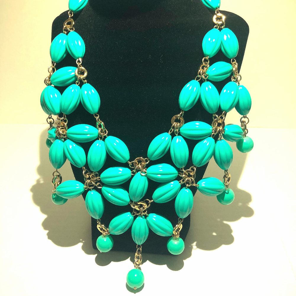 Unique green bead necklace!